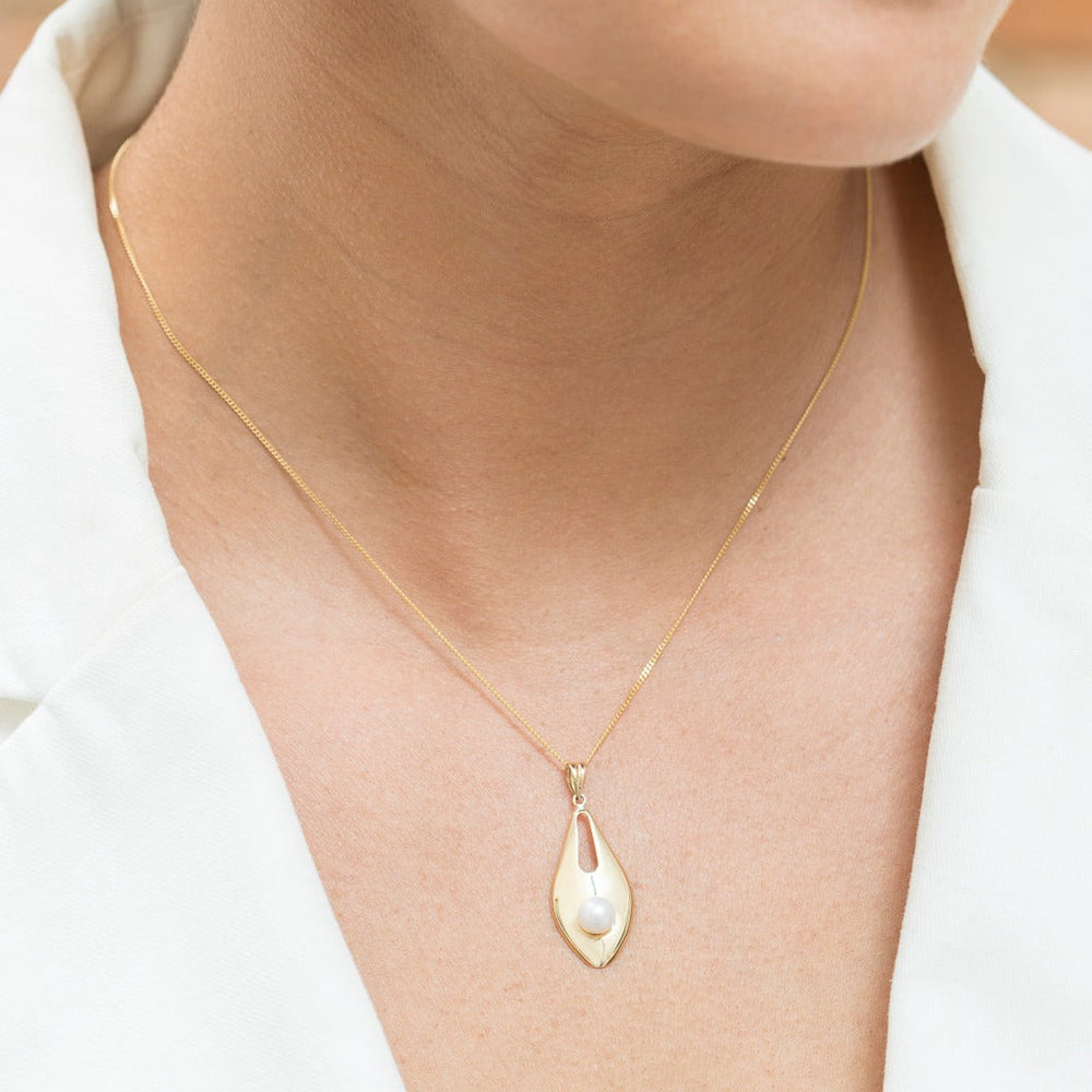 Distinctive and effortlessly elegant, the Oyster Shell Pendant showcases a luminous round Freshwater pearl nestled within a beautifully crafted 9ct yellow gold setting. Inspired by the organic curves of an oyster shell, this fashion forward design celebrates natural texture and timeless beauty. Refined yet individual, it is the perfect piece to add warmth, character and quiet confidence to any outfit, for any occasion.