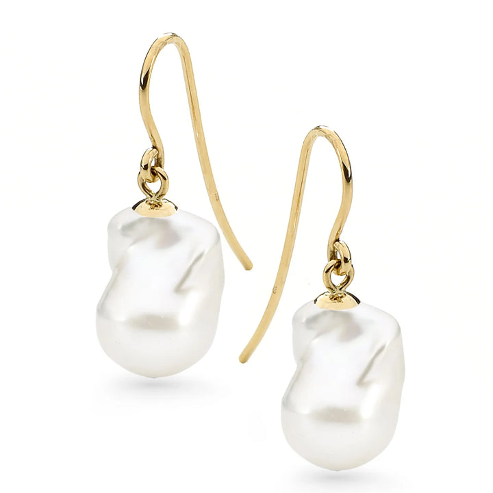 The Alessia Hook Earrings are a refined expression of modern elegance, featuring a classic 9ct gold shepherd’s hook with a luminous baroque freshwater pearl delicately suspended below. Each pearl is naturally unique, with an organic shape that adds character and understated luxury to the design. Effortlessly wearable and beautifully balanced, these pearl drop earrings are the perfect finishing touch for both everyday outfits and special occasions.