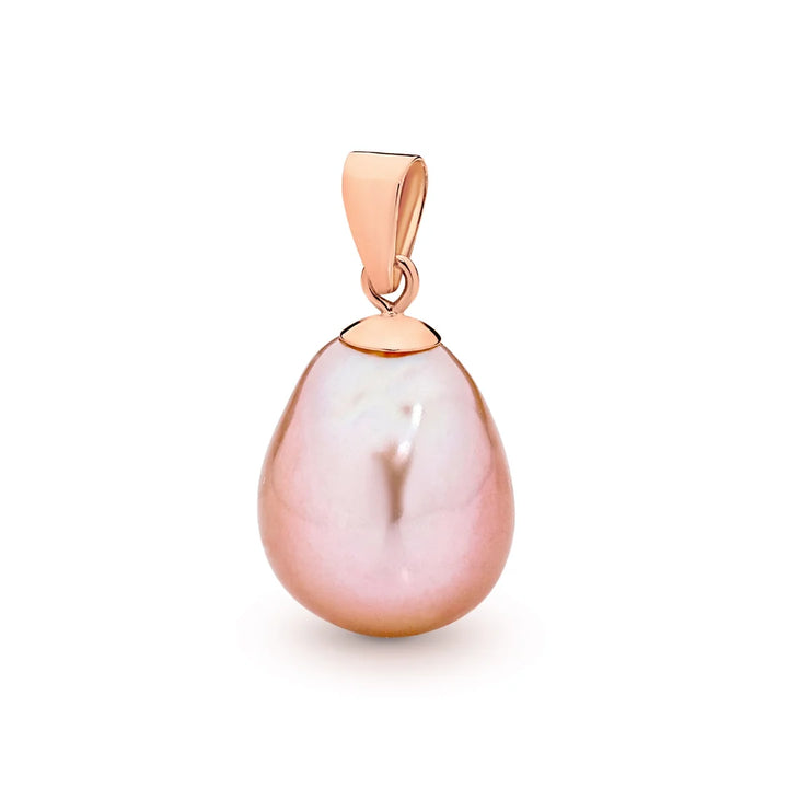 The Raspberry Radiance Pendant brings together soft elegance and artistic craftsmanship in a beautifully balanced design. A natural pink Edison drop pearl glows against the warmth of 9ct rose gold, creating a piece that feels both modern and timeless.