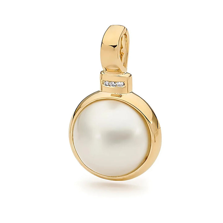 The Margaret Enhancer is the epitome of timeless elegance, featuring a luminous white Mabe cultured pearl with a flawlessly smooth, creamy surface. Set in a sleek diamond-accented bail, this exquisite enhancer adds a touch of refined luxury to any look. Its minimalist yet striking design makes it the perfect piece for effortless, everyday sophistication. 
