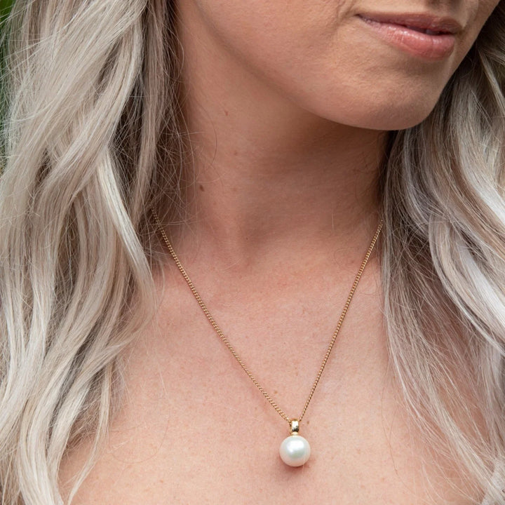 The Prudence South Sea Pendant is a timeless statement of elegance, featuring a luxurious South Sea pearl—celebrated for its exceptional size, radiant lustre, and unmatched quality. Suspended from a sleek 9ct gold setting, this pendant effortlessly blends classic sophistication with everyday wearability. As one of the rarest and most coveted pearls in the world, it’s a true investment in beauty.