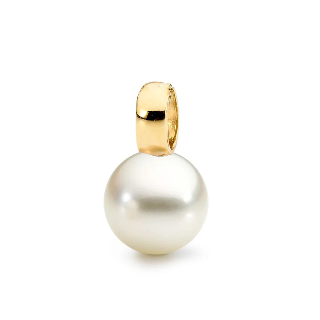 The Prudence South Sea Pendant is a timeless statement of elegance, featuring a luxurious South Sea pearl—celebrated for its exceptional size, radiant lustre, and unmatched quality. Suspended from a sleek 9ct gold setting, this pendant effortlessly blends classic sophistication with everyday wearability. As one of the rarest and most coveted pearls in the world, it’s a true investment in beauty.