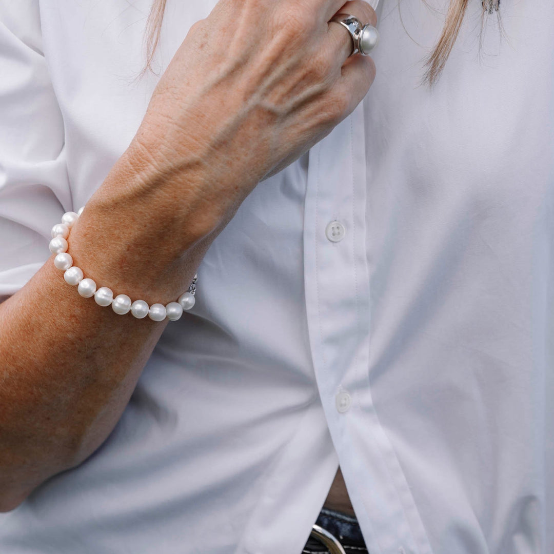 Introducing the Cyra Bracelet – your ultimate choice for a classic, stunning pearl accessory. Our circle freshwater bracelet is the perfect complement for everyday wear, adding a touch of elegance to any outfit. With its durable design and lustrous pearls, secured by a sterling silver ball clasp, you&