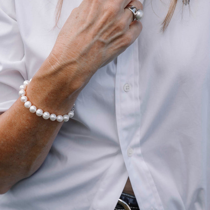 Introducing the Cyra Bracelet – your ultimate choice for a classic, stunning pearl accessory. Our circle freshwater bracelet is the perfect complement for everyday wear, adding a touch of elegance to any outfit. With its durable design and lustrous pearls, secured by a sterling silver ball clasp, you&