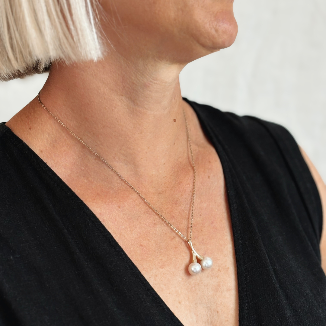 A statement in refined elegance, the Juniper Pendant features two luminous Edison freshwater pearls, beautifully set in 9ct yellow gold. With its double-drop design and radiant finish, this pendant is a timeless expression of sophistication — perfect for marking a special occasion or elevating everyday wear.