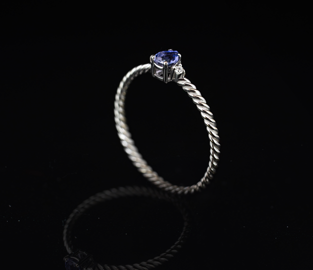 Tanzanite and Diamonds White Gold Ring in 14K